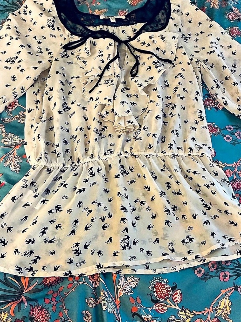 Black Rainn Bird Print Blouse in White & Blue Size Medium